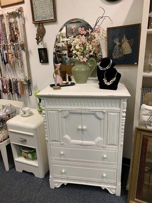 Totally cute cabinet. Top opens for storage and cabinet opens for storage. Two drawers that work.