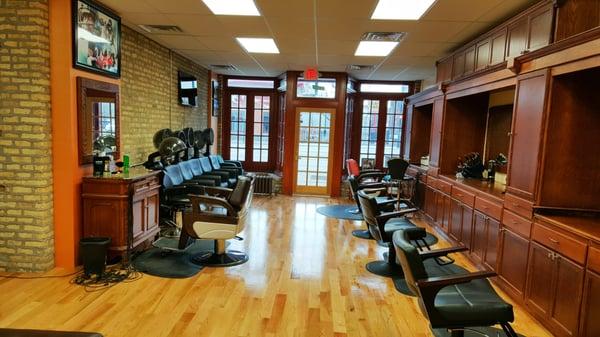 Welcome To Orlando Salon. 5975 N Clark St, Chicago IL 60660