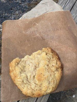 Brown butter oatmeal cookie