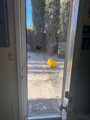 Retractable screen door