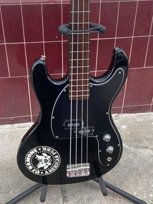 Ramons bass