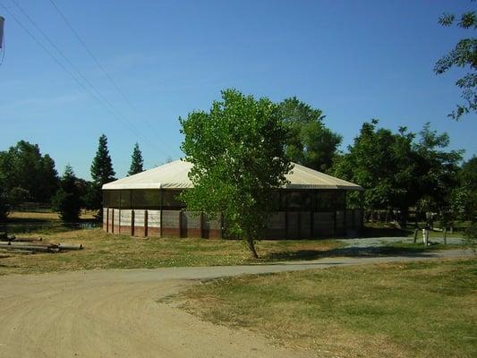 New Covered Round Pen