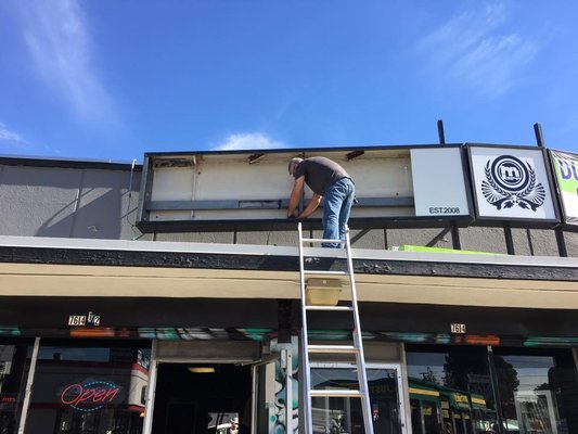 Changing out old ‎Fluorescent with new LED