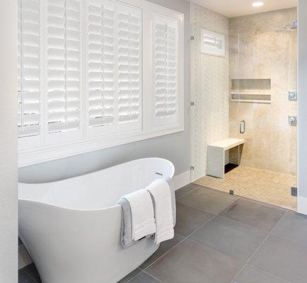 Being moisture resistant, Polywood Shutters have the ability to take on humidity like a champ, ideal for bathrooms.