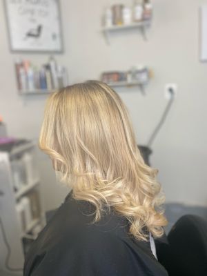 Look at the blonde and blowout she gave me! I'm obsessed!!!!