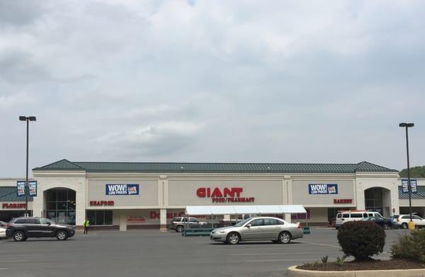 GIANT Pharmacy