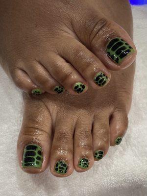 Gel pedicure with nail art