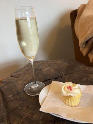 Champagne and cupcake after the massage