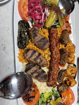 Mixed grill with rice and bulgur