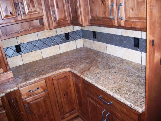 Kitchen tile backsplash