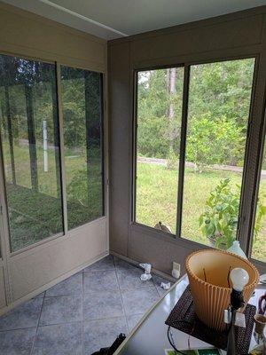 Side-by-side of a Florida room we tinted in a 5% dual-reflective film.