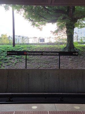 Grosvenor-Strathmore Metro Station