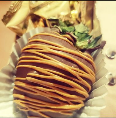 Milk chocolate covered strawberries with caramel and sea salt Flare.