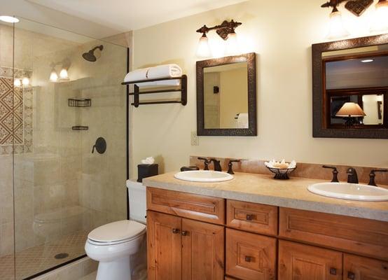 Montaneros Condominiums in Vail - Bathroom