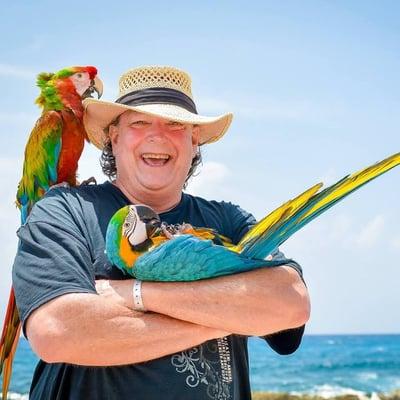 Steve in Mexico with Scarlet and Aqua Macaw's