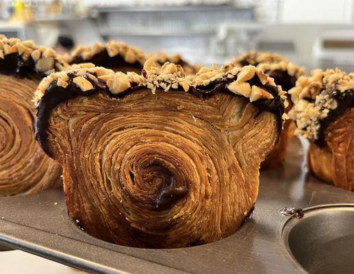 Bear roll : croissant dough, chocolate pastry cream, hazelnuts