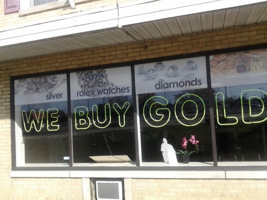 At the corner of Bloomingdale Road and North Avenue