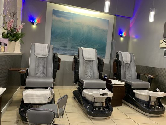 Pedicure chairs (6 total)