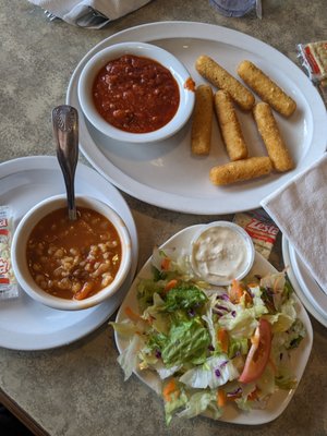 chili, mozzarella sticks, salad