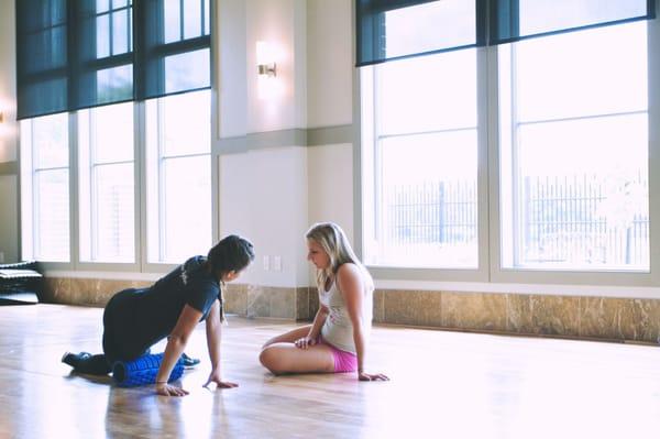 Mimz showing another pretty lady how to get the most out of our F+T foam rollers, aka: the poor man's masseuse