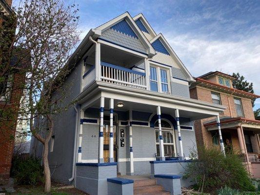 This historic Denver home was built in 1893! What a beauty. 

Body: African Grey SW9162
Trim: Pure White SW7005