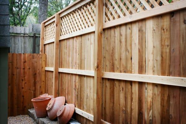 Wood Privacy with 2' Lattice Cap and Trim - Back View - Western Red Cedar