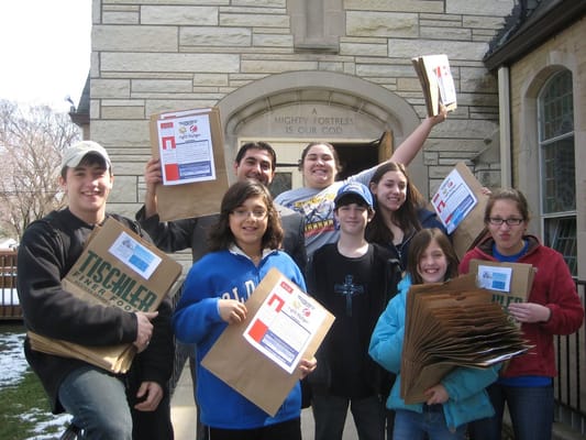 Collecting food for food pantry