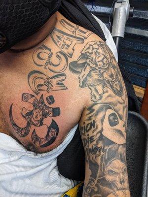 Blackwork chest and shoulder tattoo's