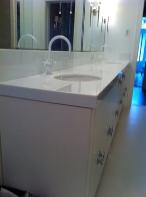 Glassos® Crystal White vanity top