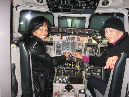 Liz and Gloria, MD80