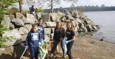 Cleaning up the Palisades Park for a school mitzvah project.