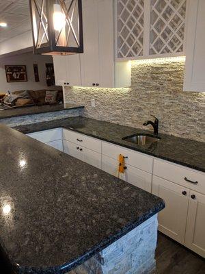 Backsplash & New Plumbing Fixtures