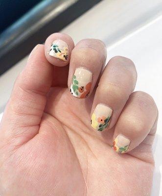 Floral nail design