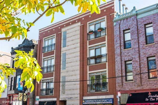 Facade of 2455 N Halsted Avenue in Lincoln Park-Great Condo Building in an amazing location