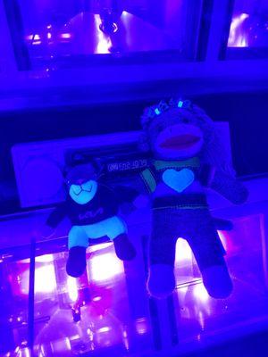 My daughter and mother couldn't come, so their monkey and Kia hamster came instead. They made the tanning session with me ;)