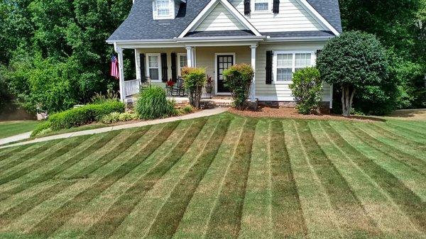 Sign Up today WINN PRO Famous Lawn Cut www.winnproturfmanagement.com