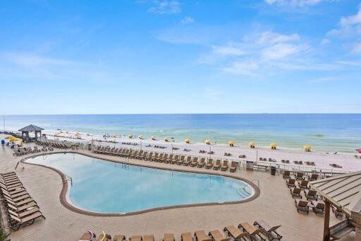 How about a dip in the pool while looking out into the ocean?