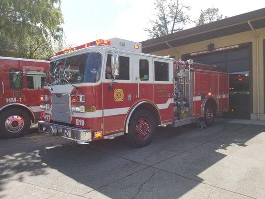 Engine 19 in front of quarters