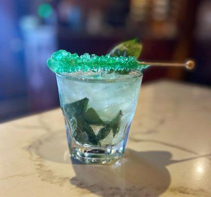 Shamrock Smash
Gin, Thai basil, lime, and simple syrup. Served with a crystal candy.