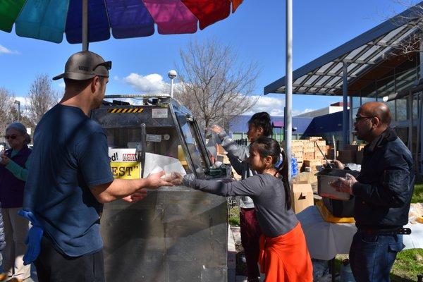 Jules and Miley handing out free food for the flood victims of San Jose.