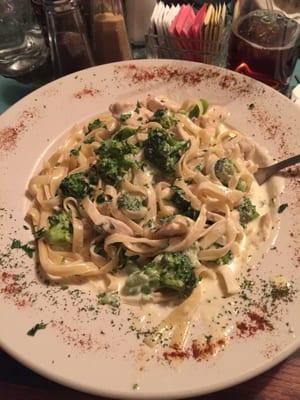 Fettuccini Alfredo with broccoli and chicken