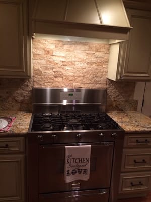 Kitchen stone backsplash by Pinnacle Tile & Stone