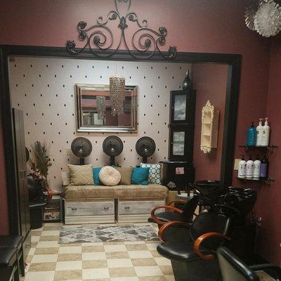 Sleek Reflections Salon