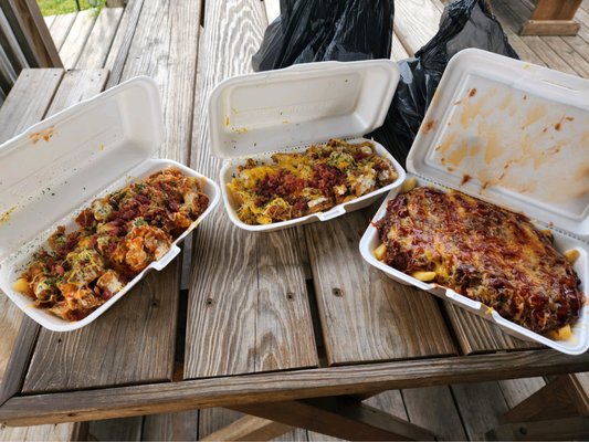 The Buffalo chicken good, the Texas bbq fries outstanding!  lemon pepper didn't enjoy to much butter. All in all a good 4 stars!!