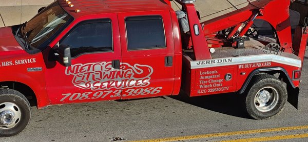 Nieto's Towing Svc. Red Jerr Dan truck