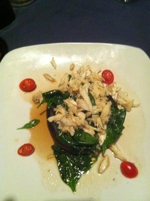 Portabella cap with spinach and lump crab meat... Yummy!