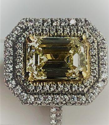 beautiful 3.50 Fancy Yellow diamond