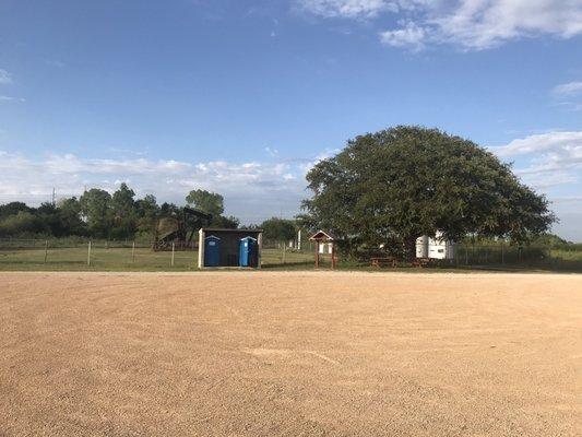 Parking, with bathrooms available, a map, and picnic tables