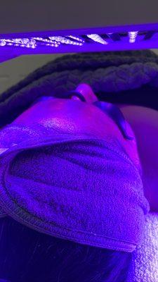 Blue Light Therapy
Helps kill bacteria and helps acne