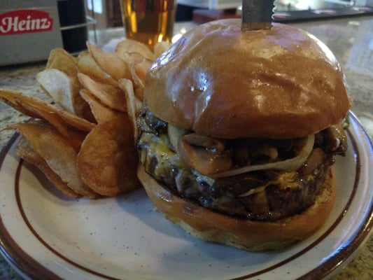 U Pick It 10 oz Burger with House Chips